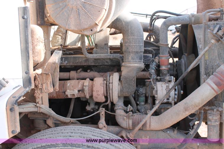 image for item O9357 1996 Volvo WCA semi truck