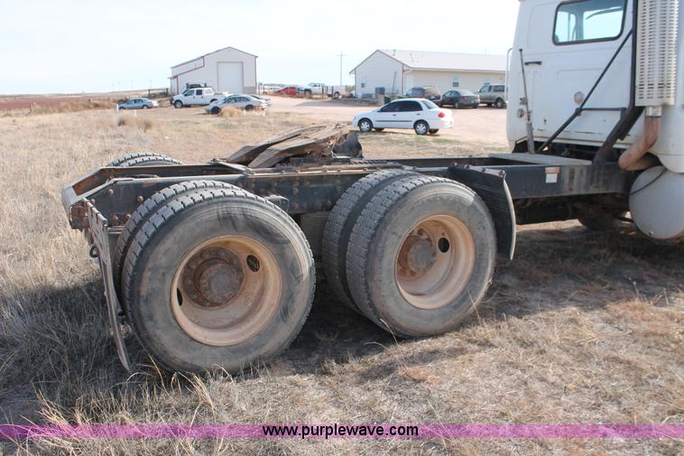 image for item O9357 1996 Volvo WCA semi truck