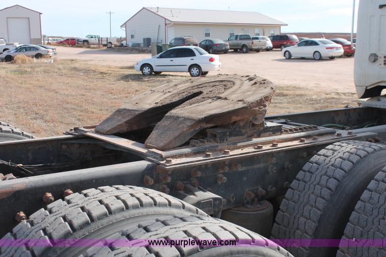 image for item O9357 1996 Volvo WCA semi truck