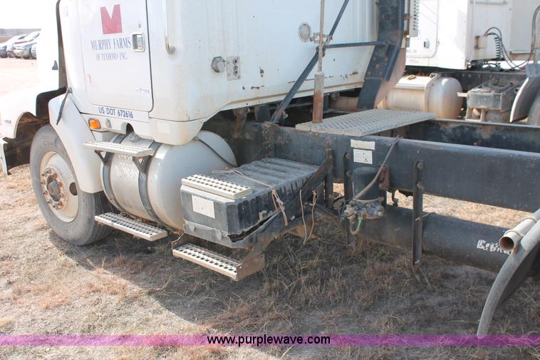 image for item O9357 1996 Volvo WCA semi truck