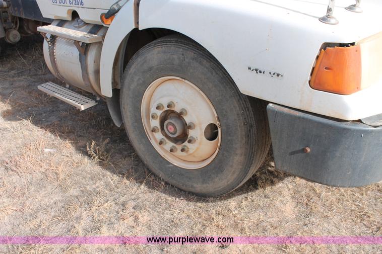 image for item O9357 1996 Volvo WCA semi truck