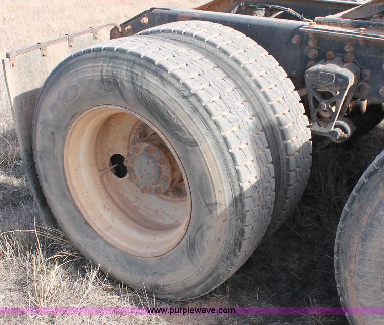 image for item O9357 1996 Volvo WCA semi truck