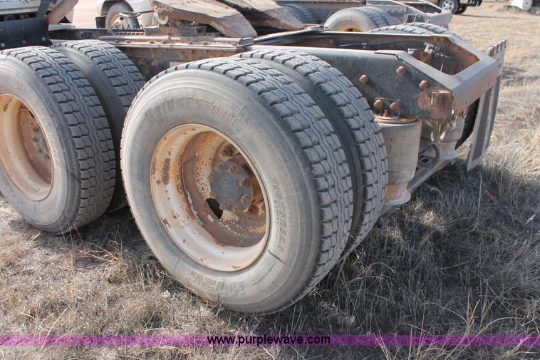 image for item O9357 1996 Volvo WCA semi truck