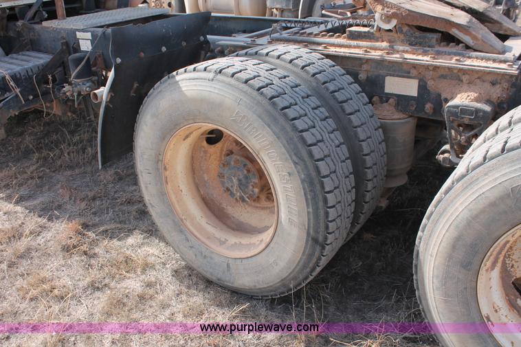 image for item O9357 1996 Volvo WCA semi truck