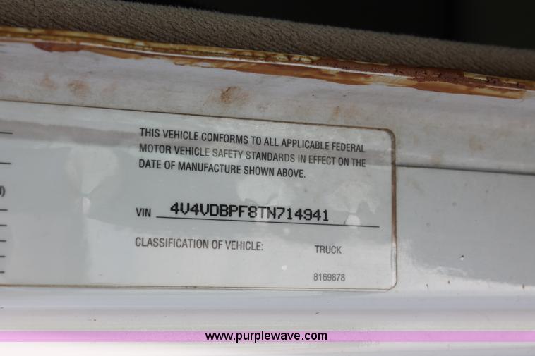 image for item O9357 1996 Volvo WCA semi truck