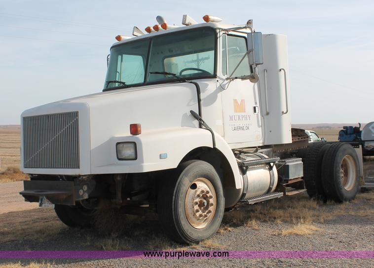 image for item O9361 1990 Volvo White GMC WG42T semi truck