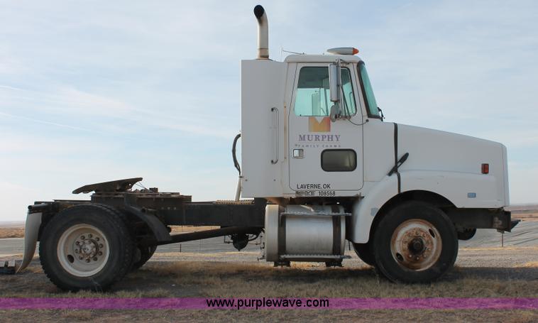 image for item O9361 1990 Volvo White GMC WG42T semi truck