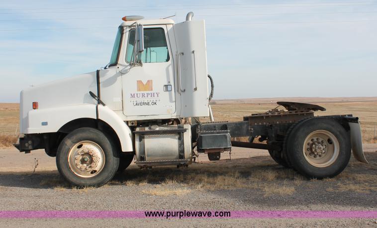 image for item O9361 1990 Volvo White GMC WG42T semi truck