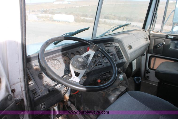 image for item O9361 1990 Volvo White GMC WG42T semi truck