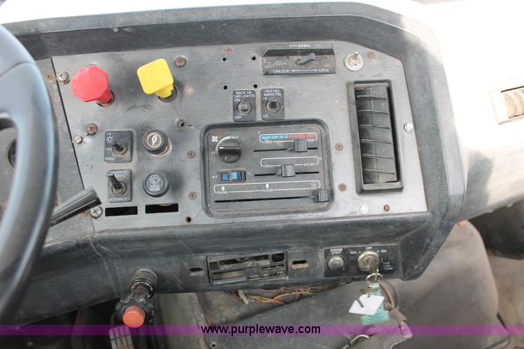 image for item O9361 1990 Volvo White GMC WG42T semi truck