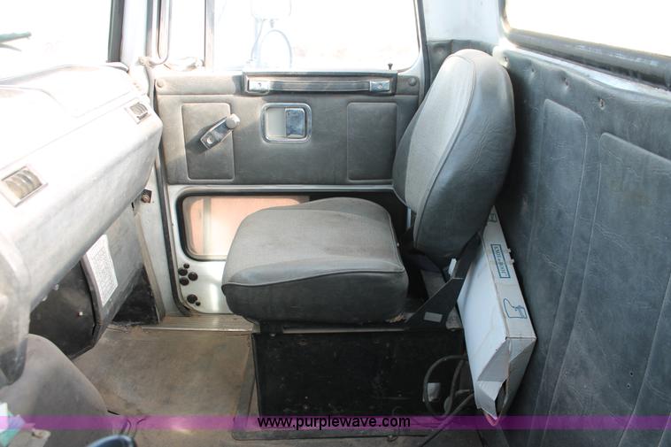 image for item O9361 1990 Volvo White GMC WG42T semi truck