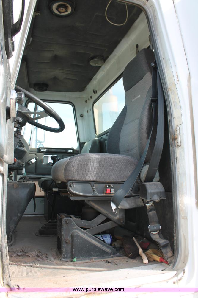 image for item O9361 1990 Volvo White GMC WG42T semi truck