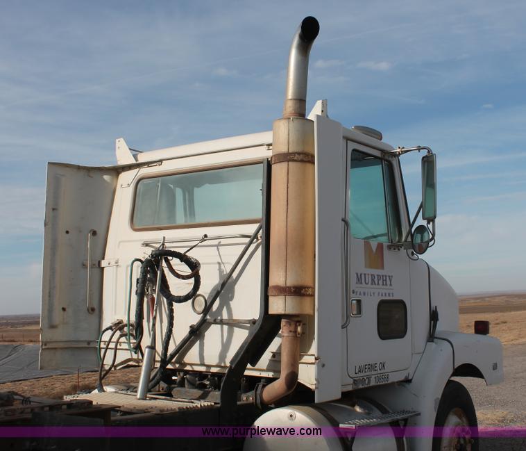 image for item O9361 1990 Volvo White GMC WG42T semi truck