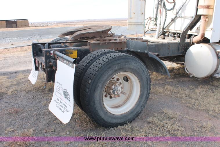 image for item O9361 1990 Volvo White GMC WG42T semi truck