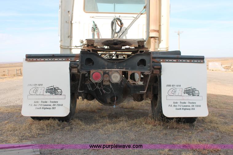 image for item O9361 1990 Volvo White GMC WG42T semi truck