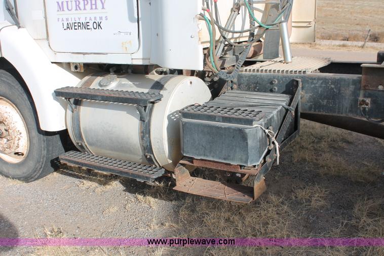 image for item O9361 1990 Volvo White GMC WG42T semi truck