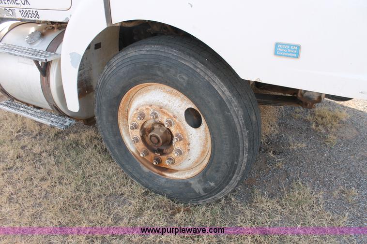 image for item O9361 1990 Volvo White GMC WG42T semi truck