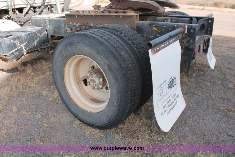 image for item O9361 1990 Volvo White GMC WG42T semi truck