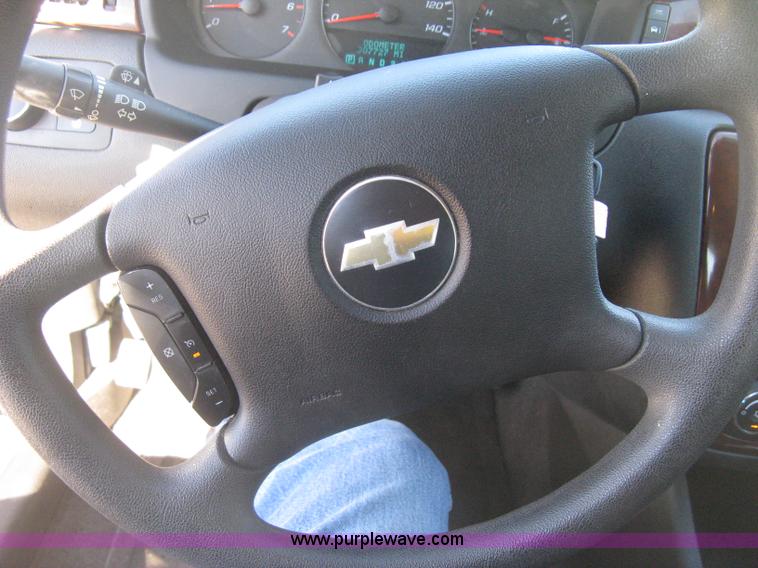image for item B8455 2008 Chevrolet Impala LS