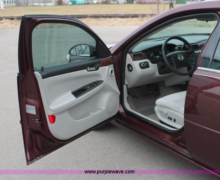 image for item E2806 2007 Chevrolet Impala LT