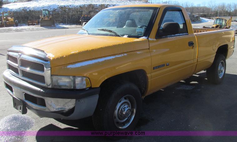 image for item E3624 2002 Dodge Ram 2500 pickup truck