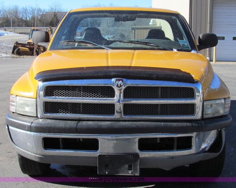 image for item E3624 2002 Dodge Ram 2500 pickup truck