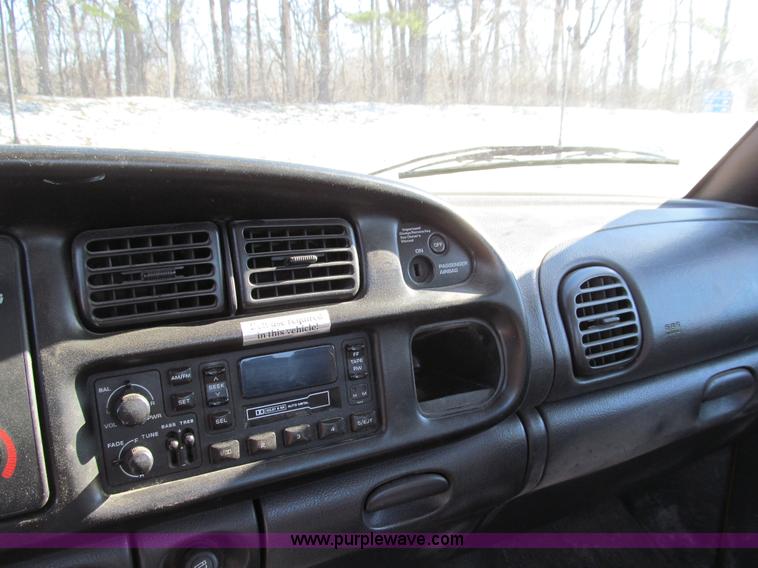 image for item E3624 2002 Dodge Ram 2500 pickup truck