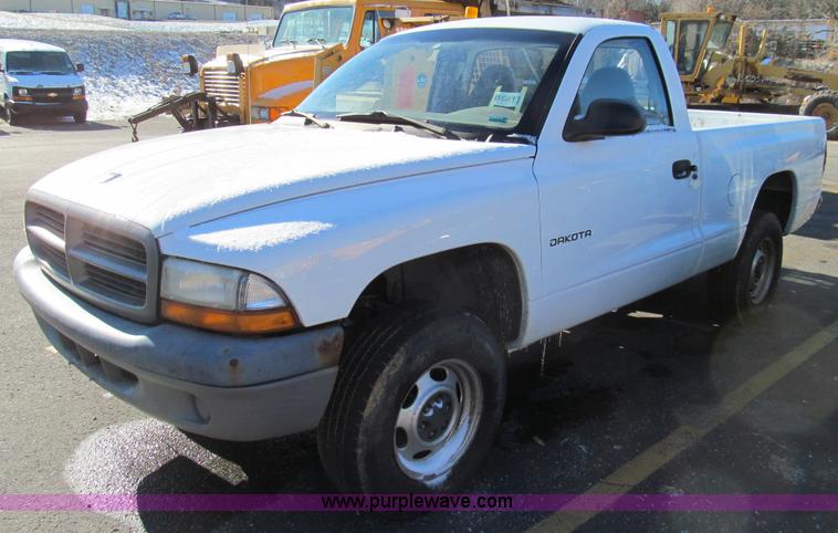 image for item E3626 2001 Dodge Dakota pickup truck