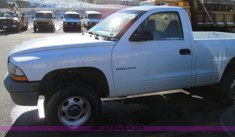 image for item E3626 2001 Dodge Dakota pickup truck