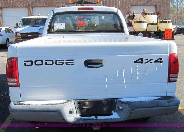 image for item E3626 2001 Dodge Dakota pickup truck