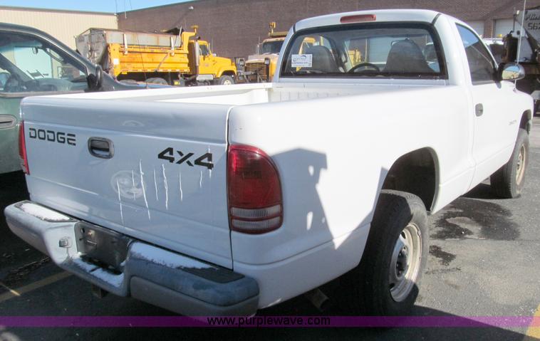 image for item E3626 2001 Dodge Dakota pickup truck