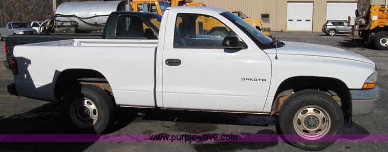 image for item E3626 2001 Dodge Dakota pickup truck