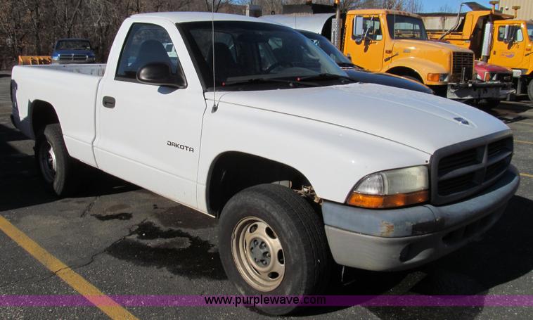 image for item E3626 2001 Dodge Dakota pickup truck