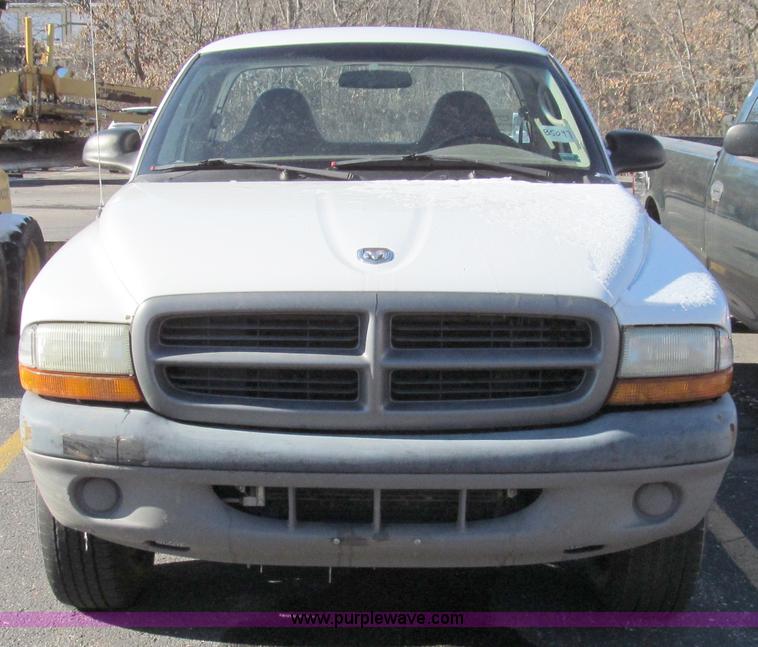 image for item E3626 2001 Dodge Dakota pickup truck