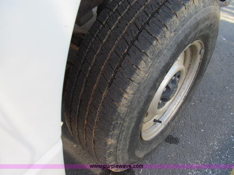 image for item E3626 2001 Dodge Dakota pickup truck