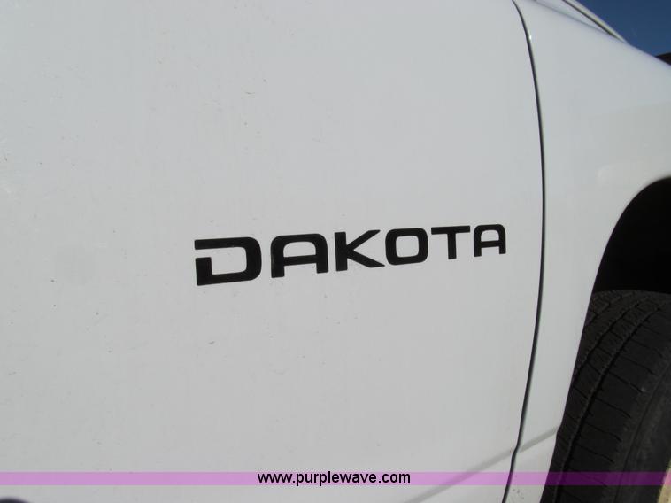 image for item E3626 2001 Dodge Dakota pickup truck