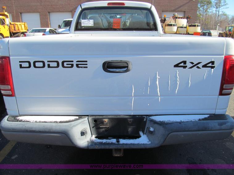 image for item E3626 2001 Dodge Dakota pickup truck