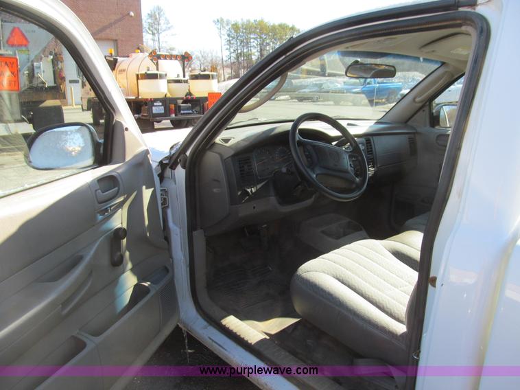 image for item E3626 2001 Dodge Dakota pickup truck
