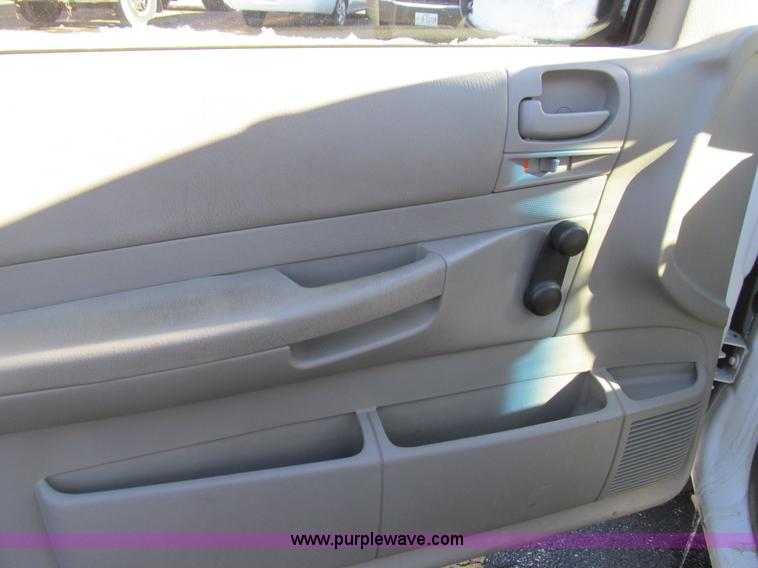 image for item E3626 2001 Dodge Dakota pickup truck