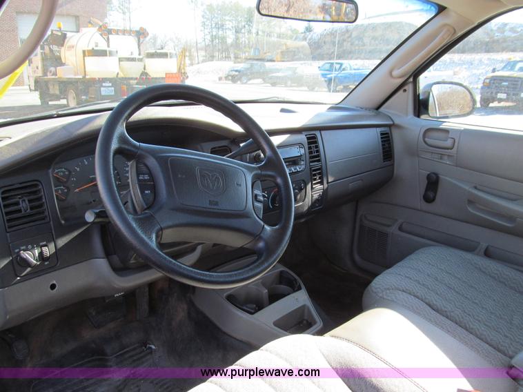 image for item E3626 2001 Dodge Dakota pickup truck