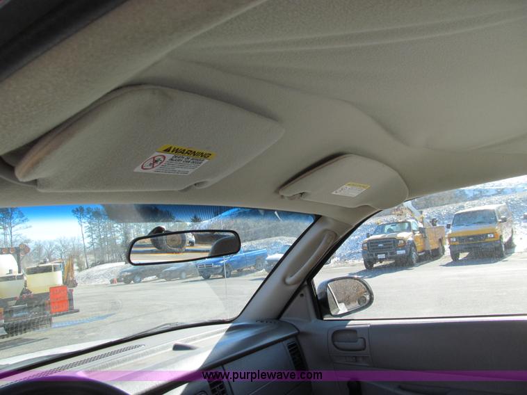 image for item E3626 2001 Dodge Dakota pickup truck