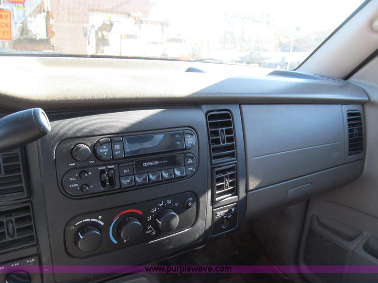 image for item E3626 2001 Dodge Dakota pickup truck