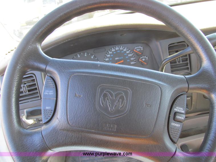 image for item E3626 2001 Dodge Dakota pickup truck