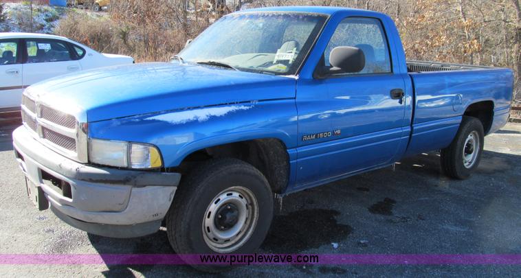 image for item E3628 2001 Dodge Ram 1500 pickup truck