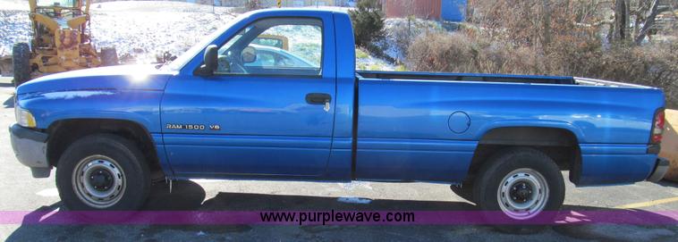image for item E3628 2001 Dodge Ram 1500 pickup truck