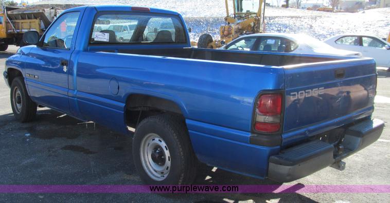 image for item E3628 2001 Dodge Ram 1500 pickup truck