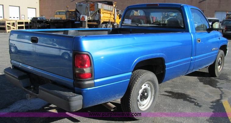 image for item E3628 2001 Dodge Ram 1500 pickup truck