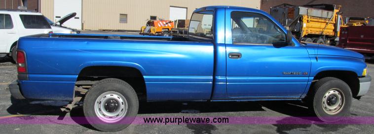 image for item E3628 2001 Dodge Ram 1500 pickup truck