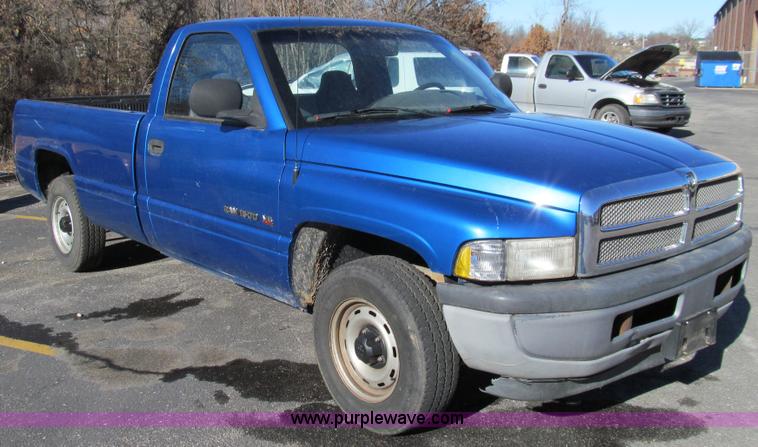 image for item E3628 2001 Dodge Ram 1500 pickup truck