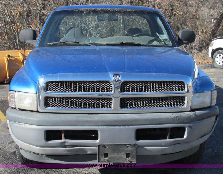 image for item E3628 2001 Dodge Ram 1500 pickup truck